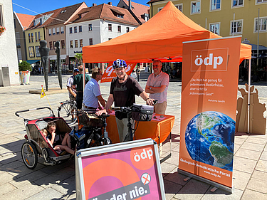 Infostand zur Unterschriften-Aktion der ÖDP-Neumarkt 