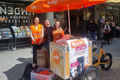 Der ÖDP Stand zum Sammeln der Unterschriften für das aktuelle Volksbegehren